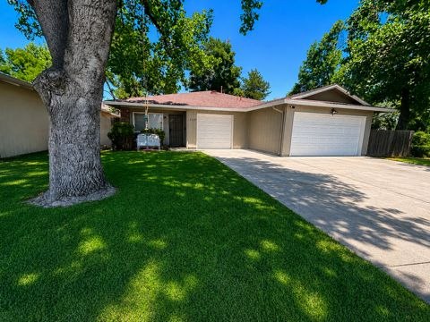 Residential rental property yard and driveway